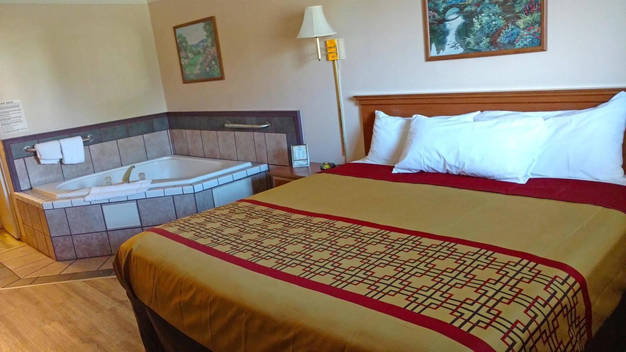 Americas Best Value Inn & Suites Thief River Falls Eksteriør bilde