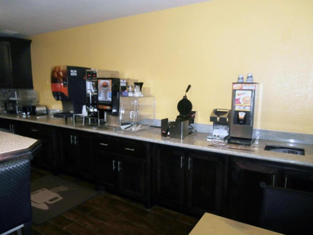 Americas Best Value Inn & Suites Thief River Falls Eksteriør bilde